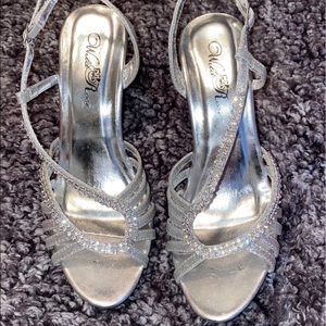 Silver Heels! ✨.   5/30